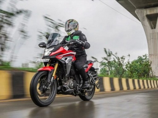 Вседорожный мотоцикл Honda CB200X.