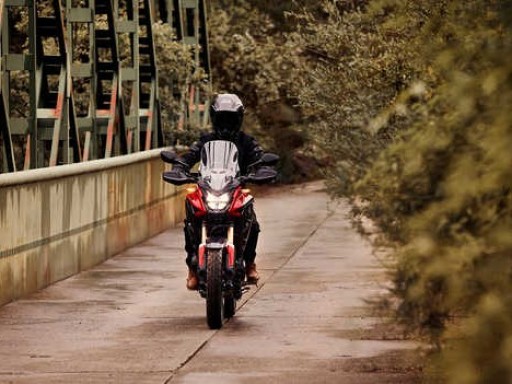 Вседорожный мотоцикл Honda CB500X. 