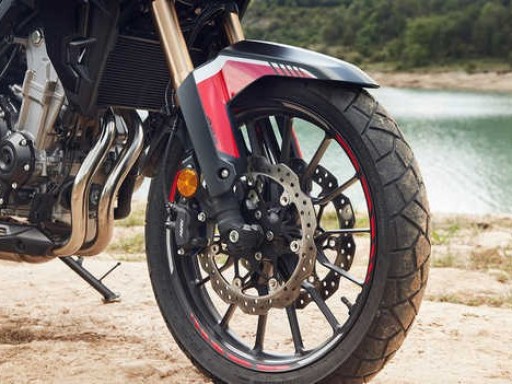 Вседорожный мотоцикл Honda CB500X. 